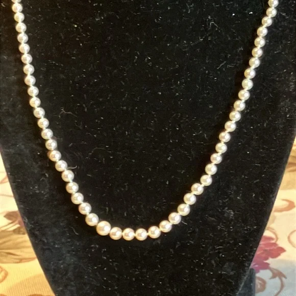 14 K CLASP AUTHENTIC CULTURED PEARL NECKLACE 18” long. - Picture 15 of 17